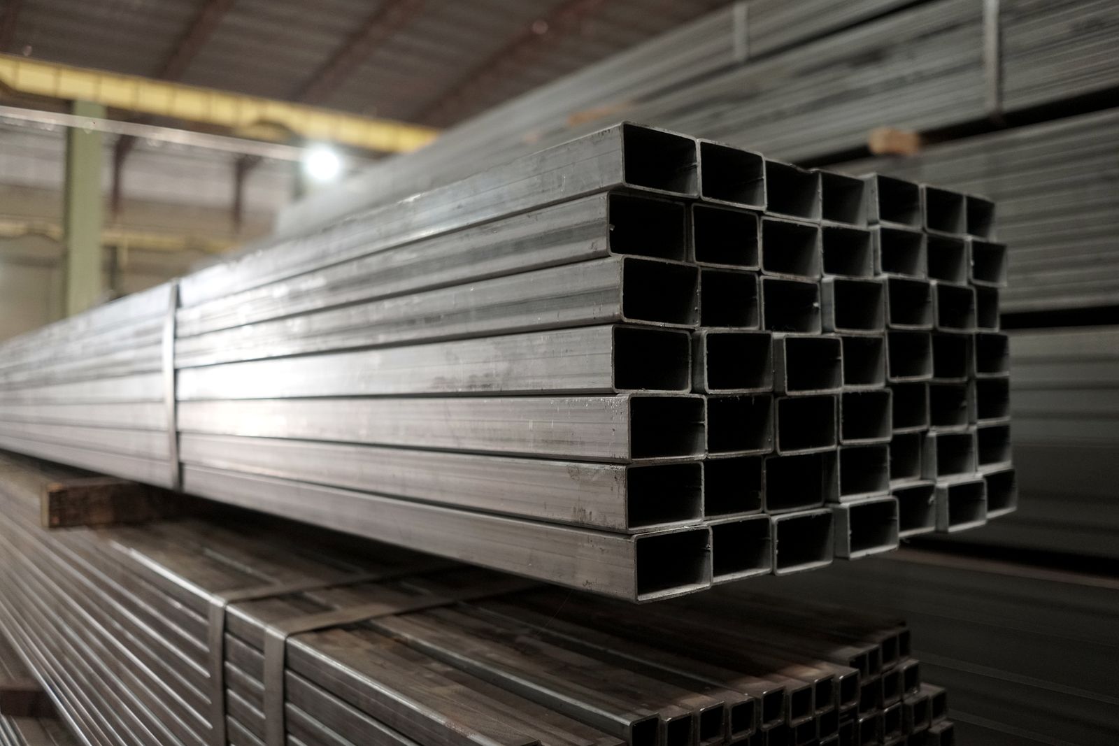 Tubos metalon quadrados e retangulares em estoque